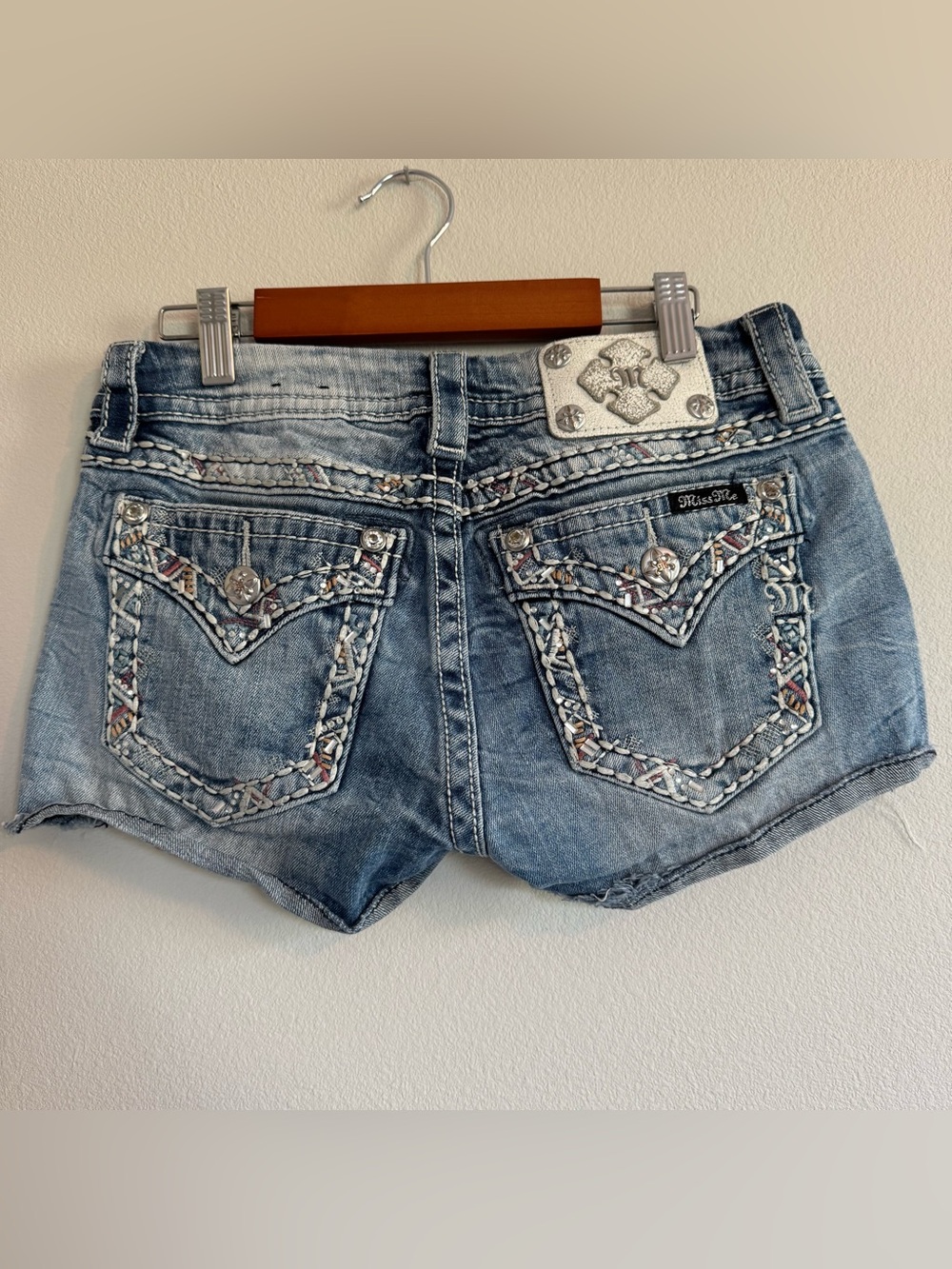 Miss Me Signature Shorts 26 Y2K Rhinestone Distressed Denim Cowgirl Western